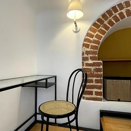 Cozy Loft On Two Levels 15 Mins From Duomo Apartment