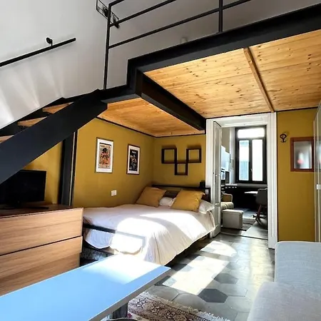 Cozy Loft On Two Levels 15 Mins From Duomo Apartment